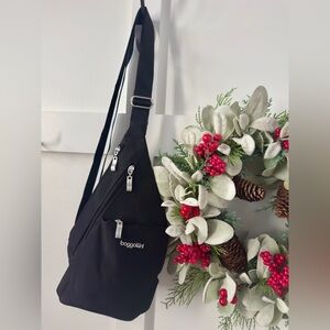 Baggallini Mini Sling Crossbody Shoulder Travel ✈️ Bag Black $85 MSRP New